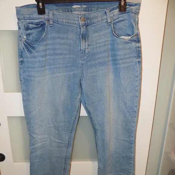 Old Navy Boyfriend Mid-Rise Light Wash Denim Jeans Size 16 Women's - Picture 1 of 3